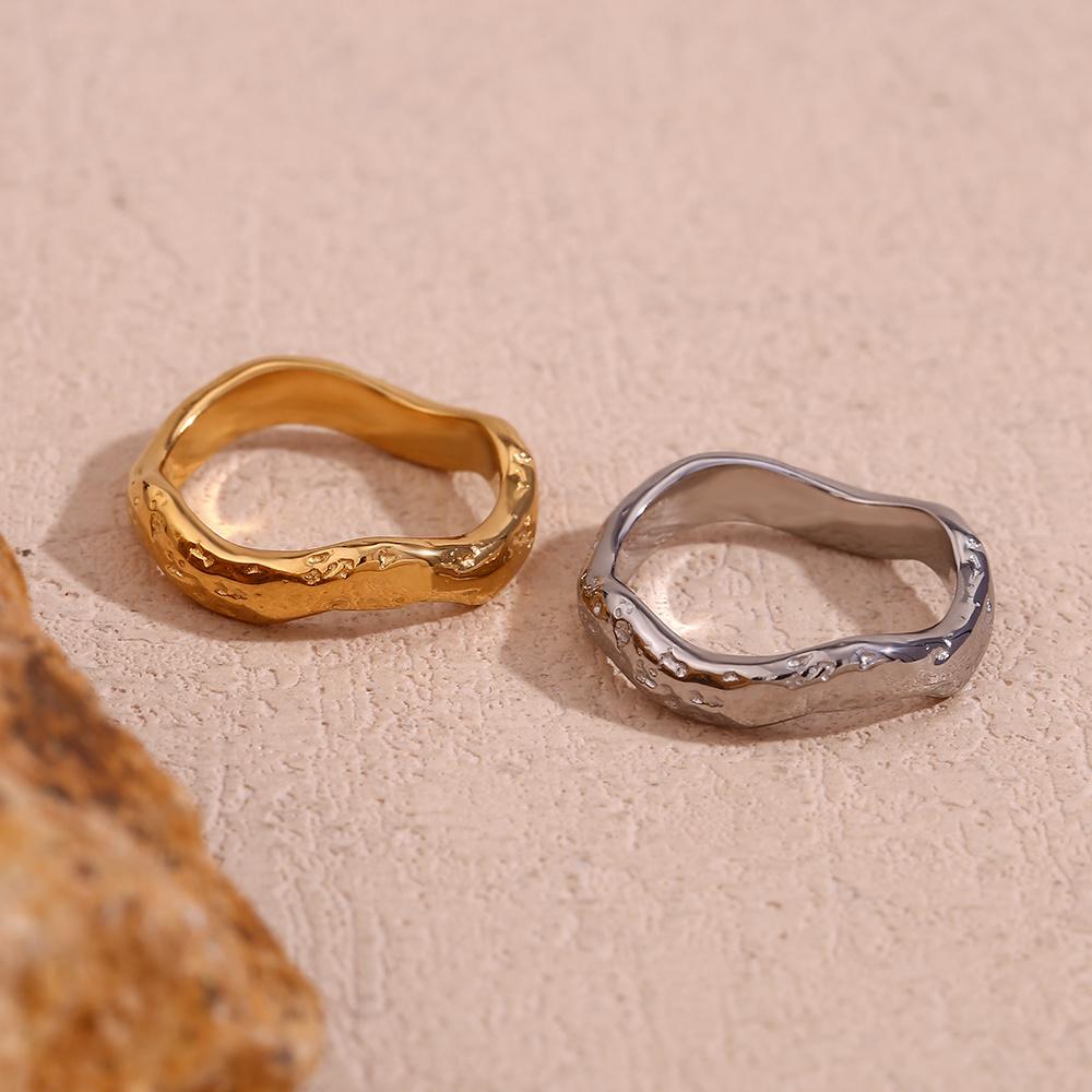 Minimalist Wave Shaped Women's Ring with Simple Line Design, Versatile and Stylish Jewelry Ring for Daily Use.