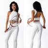 Top de mujer con hombros descubiertos, encaje y aberturas, con almohadillas en el pecho - Chaleco deportivo color nude para yoga y fitness.