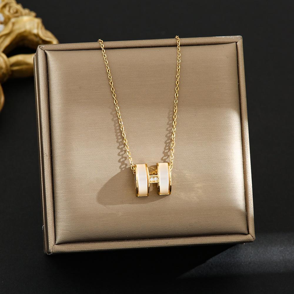 Elegant Korean Micro-Inlaid Titanium Necklace - Luxurious Women's Clavicle Chain, Non-Fading, Unique Minority Design.