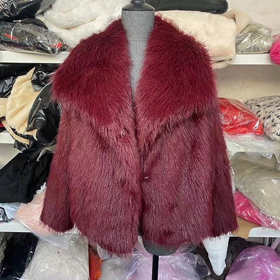 Veste Courte Hiver en Fourrure Artificielle à Large Revers pour Femmes