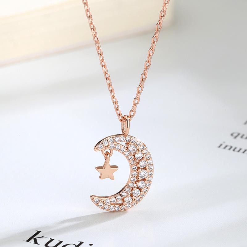

Женское нишевое ожерелье со звездой и луной: Модный кулон с полной бриллиантовой россыпью на короткой ключичной цепочке розового золота
