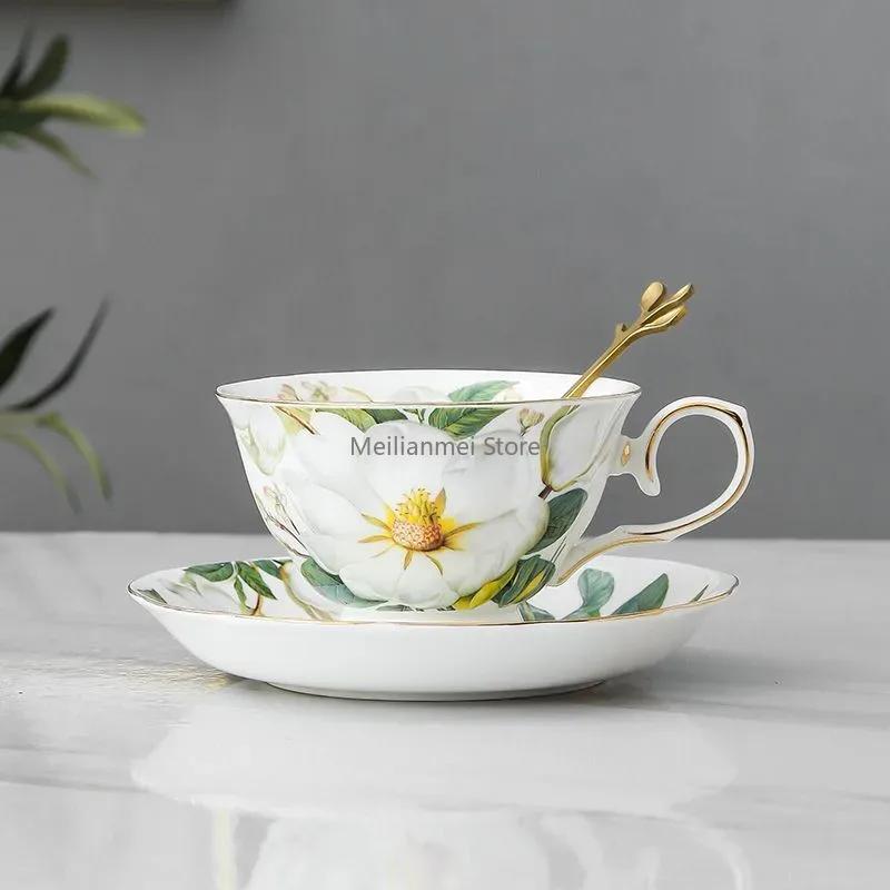 Ceramic Coffee Cup Saucer Spoon Set Flower Tea Cups Set European Porcelain Mug and Saucer for Coffee Cups Mugs Coffeeware Gift