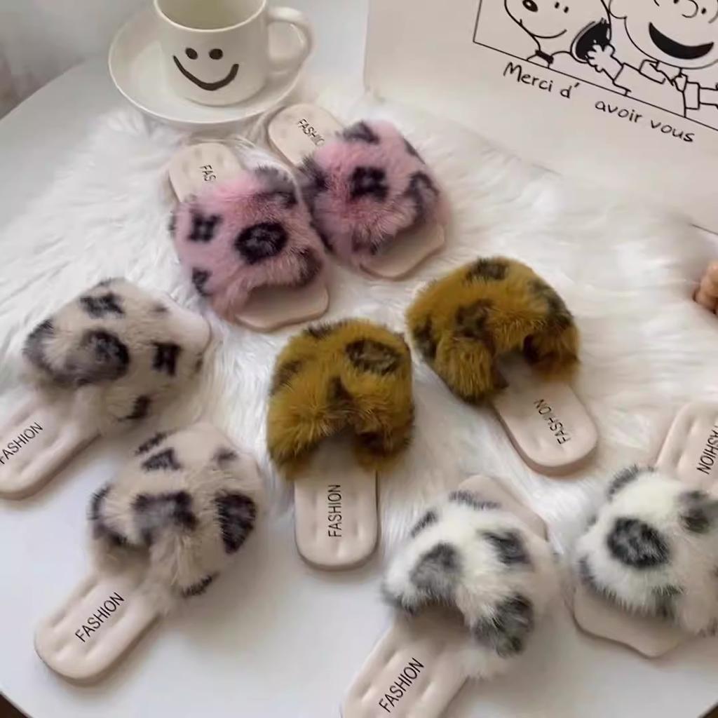 Fashion New Arrival Winter Warm Slides Sheepskin Sliders Women's Real Wool Fur Slippers Home Indoor Winter Shoes outdoor slippers