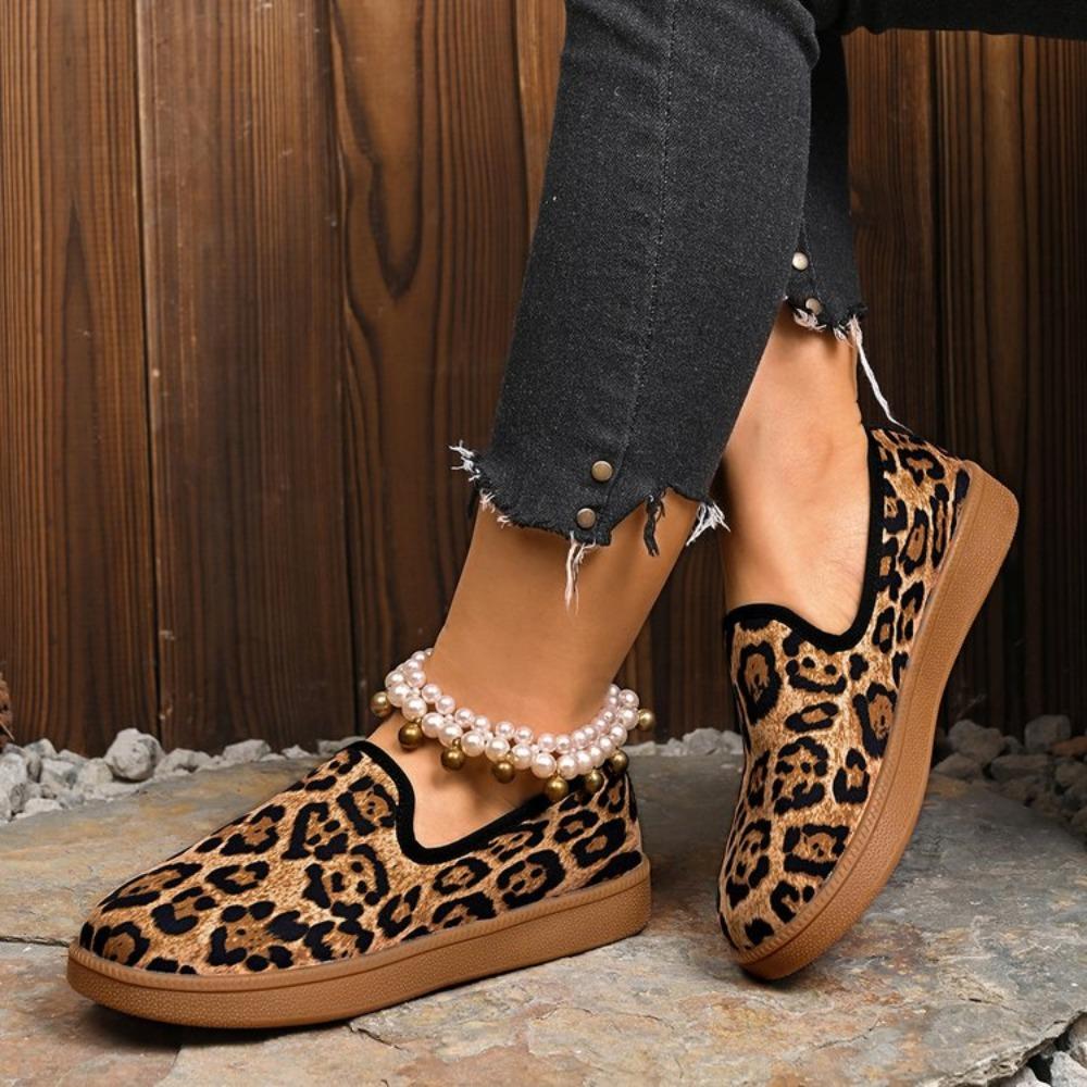 Fashion Women Flats Wedge Leather Fashion Comfortable Shoes Women Slip On Nurse Shoes Outdoor Plus Size 36-43
