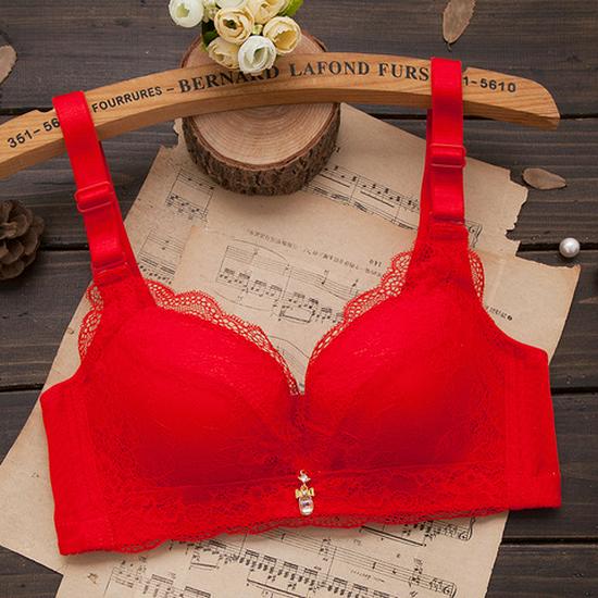 

Білий бюстгальтер із підкладкою Yijiawen: Зібраний дизайн, без сталевого кільця, сексуальний верх, товстий низ, ідеально підходить для маленьких грудей і молодих жінок. 85B