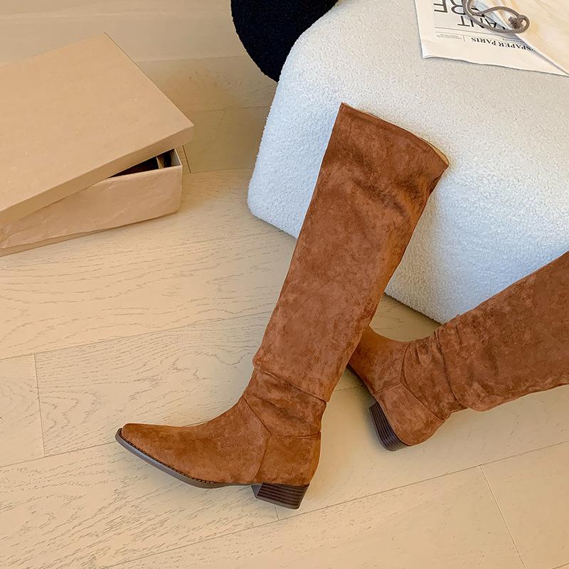 

Pile boots big tube circumference 2025 autumn new square head thick heel pleated boots suede boots low heel women s boots 40 темно-коричневого