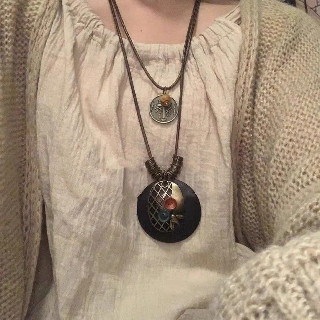 Retro Chinese Tassel Necklace: Unique Ethnic Style Women's High-End Clavicle Chain.