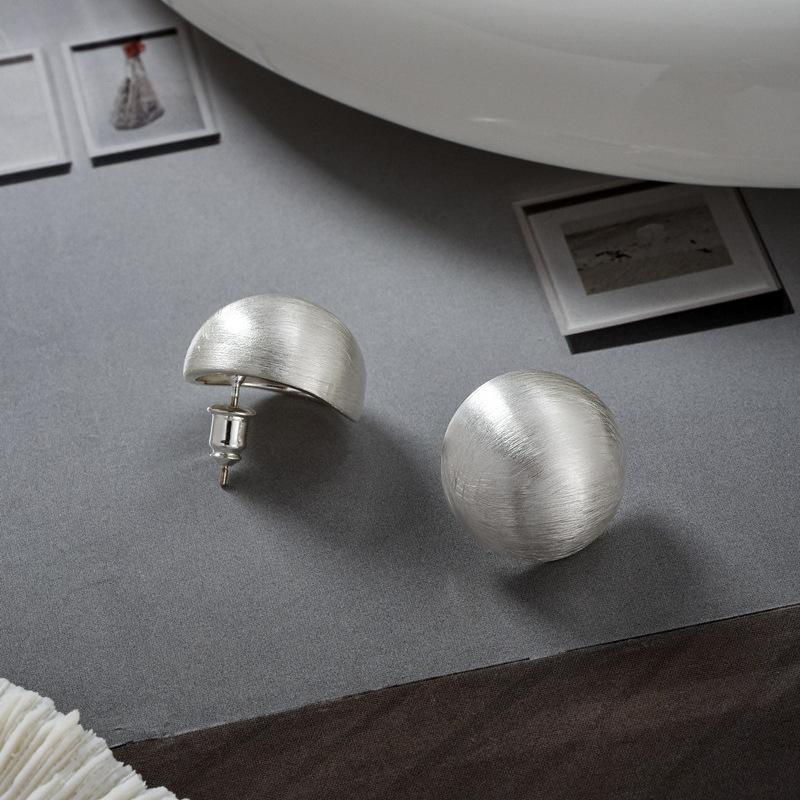 Simple Retro Frosted Brushed Earrings Female Tide of A Sense of Senior Sense of Temperament Round Ball Earrings Ear Buckle Ladies Accessories Jewelry