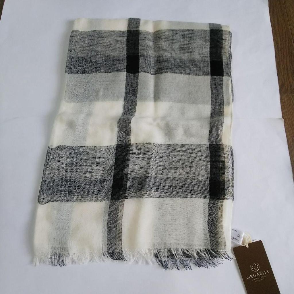 Used Black and white organic cotton and linen blend stole, monotone