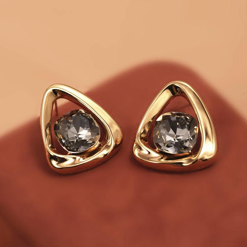 Diamond Hollow Triangular Stud Earrings 2025 New Xiaohongshu Earrings High-end Niche Temperament Earrings