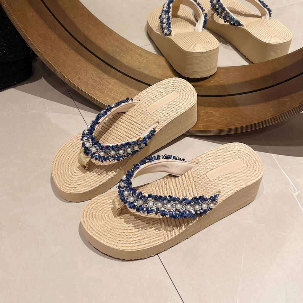 2025 Summer New Slippers Go Out Xiaoxiang Flip-flops Women's Retro Wedge Heel Light Flip-flops