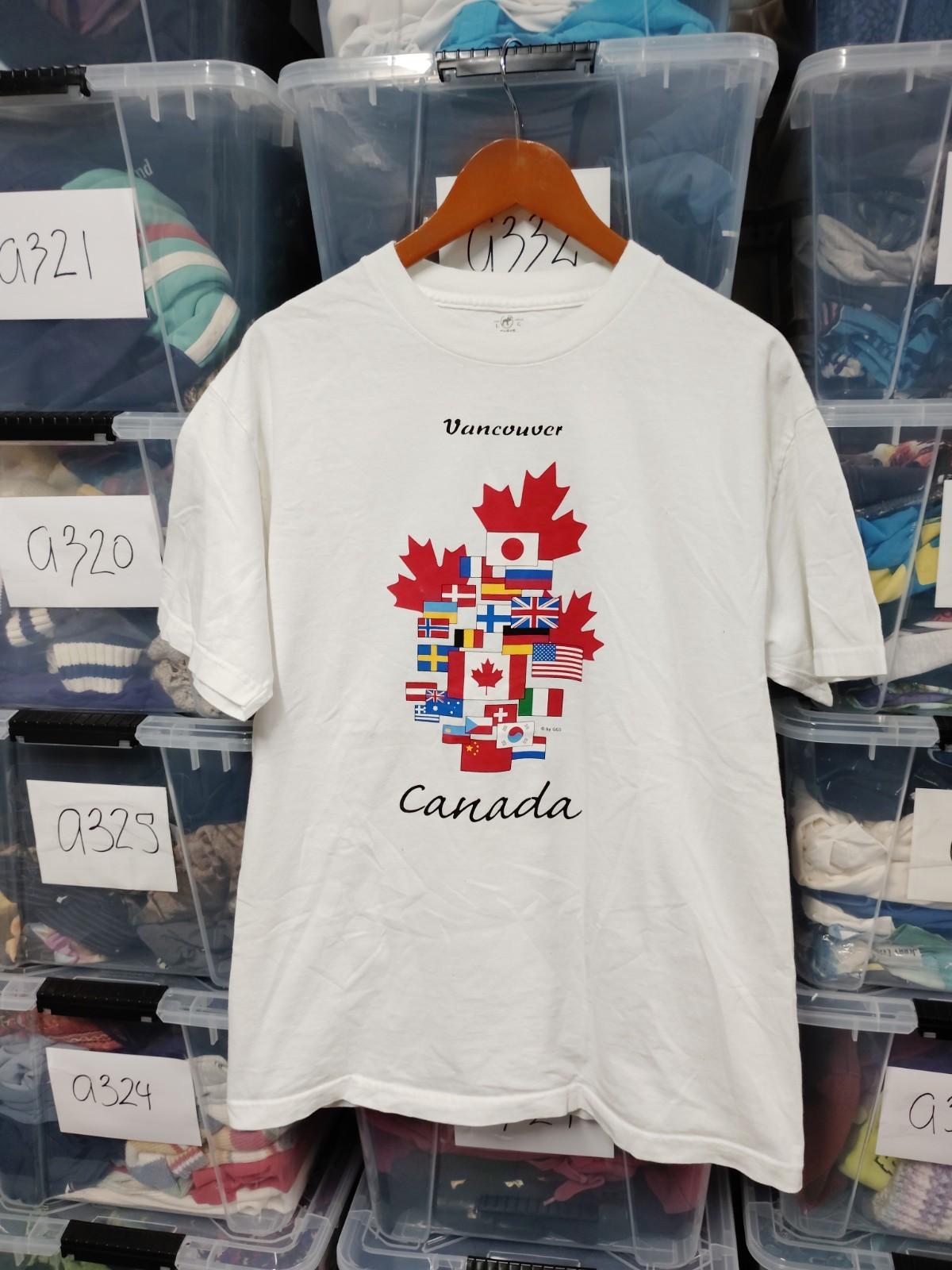 Vancouver Canada Graphic Size Large Maple Leaf Flag A350 Pre Owned A350 Unisex T-Shirt XL