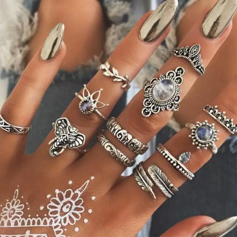 Retro Floral Carved Multi-Piece Stacking Ring Set