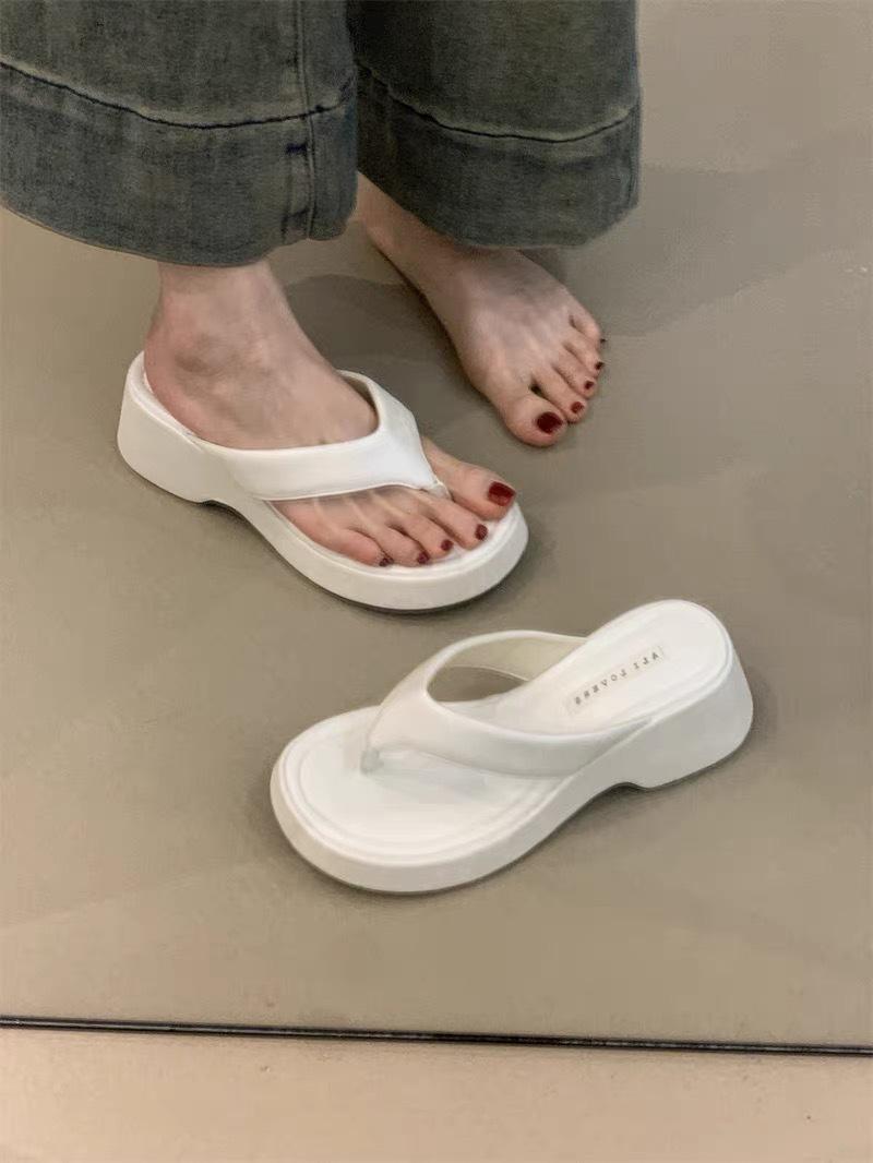 Small version height increase 5CM2025 new muffin thick-soled flip-flops women wear high-heeled wedge heel toe sandals 35 белый 5225₽