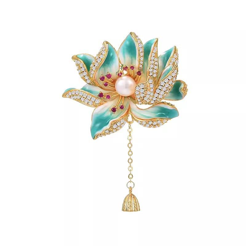 Брошь Лотос Высококачественная женская ретро брошь с жемчужной бахромой Легкая роскошная нишевая дизайнерская булавка с ювелирными изделиями