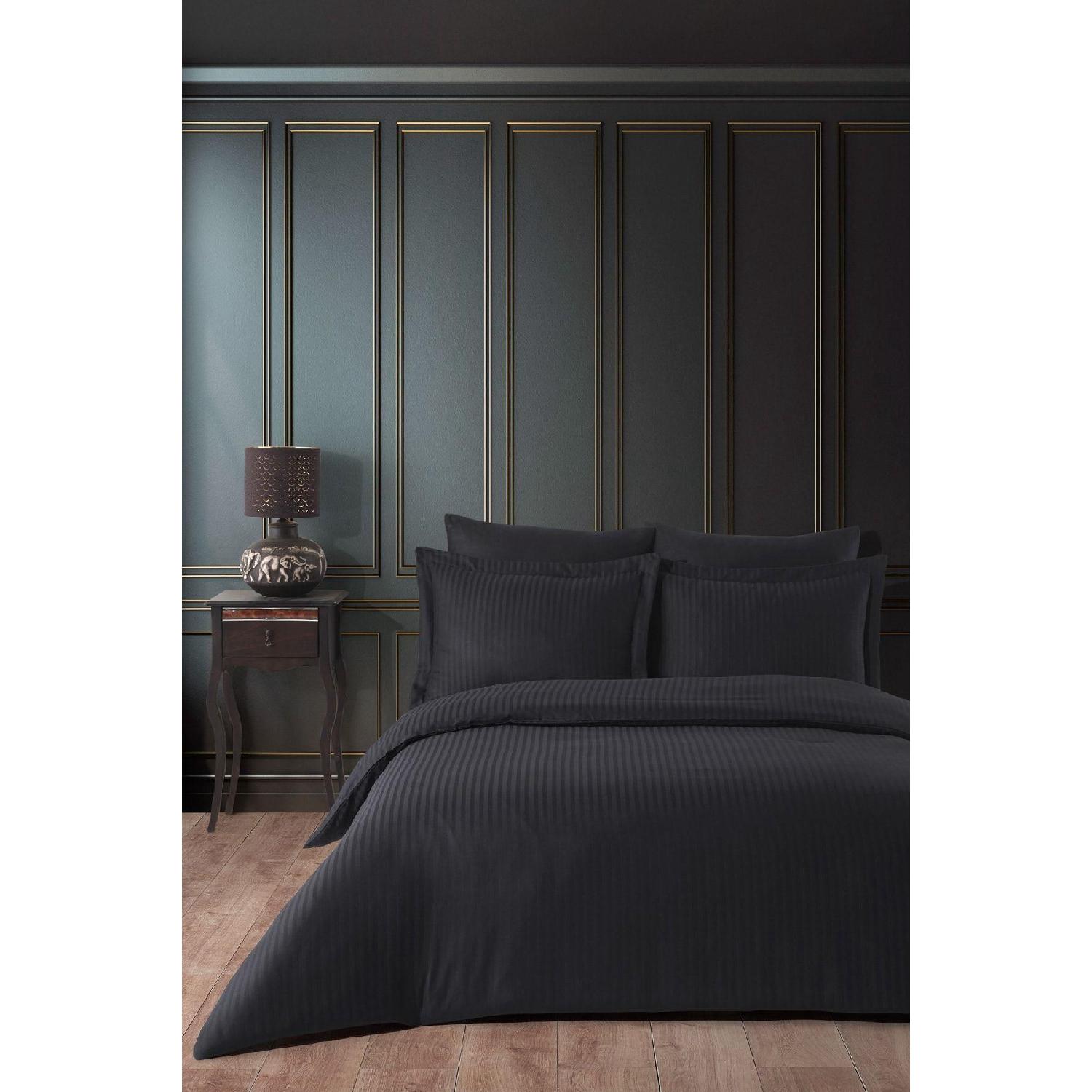 

Двойной комплект пододеяльников из эластичного атласа в полоску - черный белый