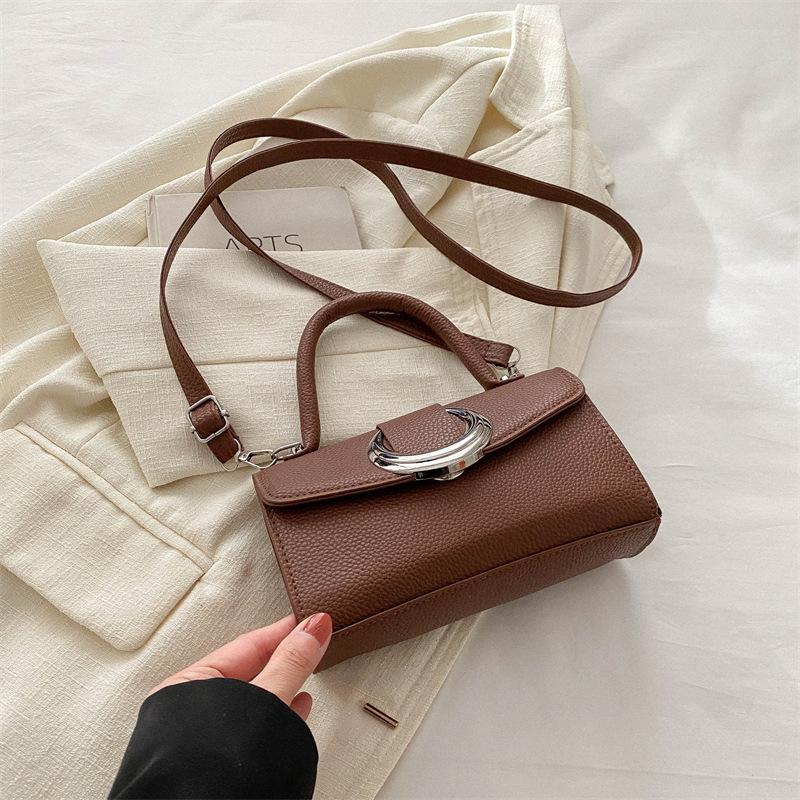 

Ретро мода простая текстура сумка 2025 весна новая иностранный стиль однотонная на плечо сумка-мессенджер маленькая квадратная сумка женская кофейный