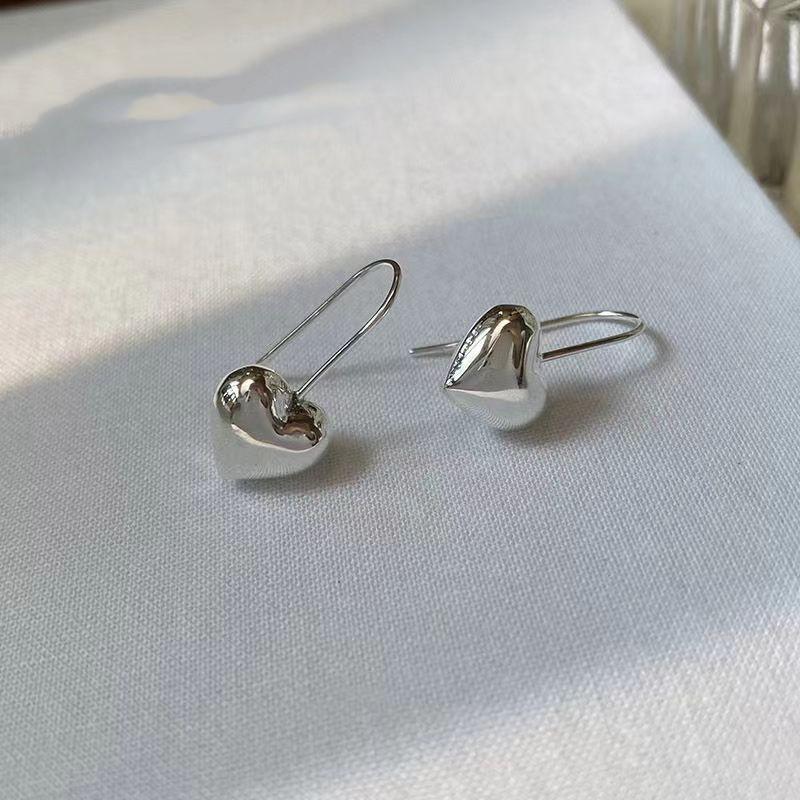 Simple Niche And Versatile Three-Dimensional Love Earrings, Women'S Tide Design, Advanced Ear Hooks, Cold Wind Stud Earrings, Earrings.