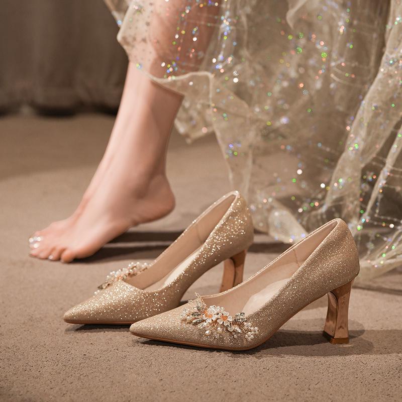 Třpytivé svatební lodičky s flitry a špičatou špičkou - robustní podpatek, svatební a pro družičky