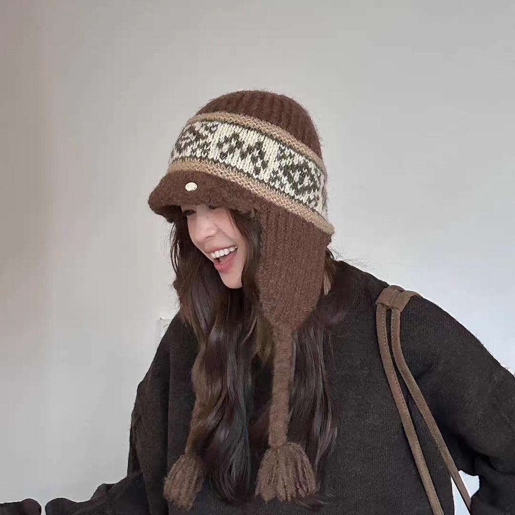 Fair Island style knitted wool hat women's autumn and winter thickened warm ear protection shows small face bag head cold hat braided hat atmosphere