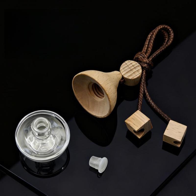 1/2/4Pcs Refillable Car Essential Oil Diffuser Bottle 6Ml Empty Car Air Freshener Pendant Perfume Glass Bottle With Wooden Caps