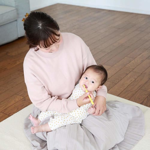 PIGEON Baby Teeth Care Finishing Gum Massager - Front Teeth Brushing for 4-5 Months - White