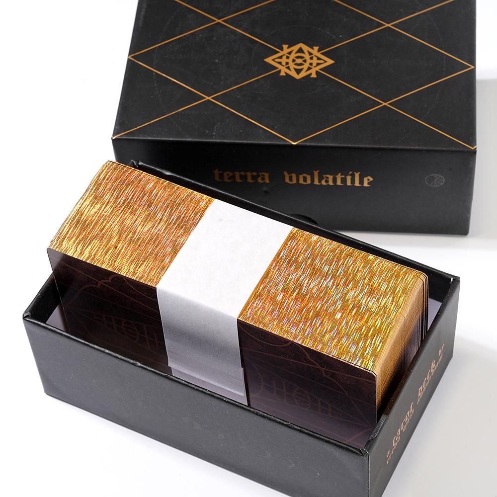Terra Volatile Deluxe Silber Tarot Geschenkset mit lasergeprägtem Hardcover.