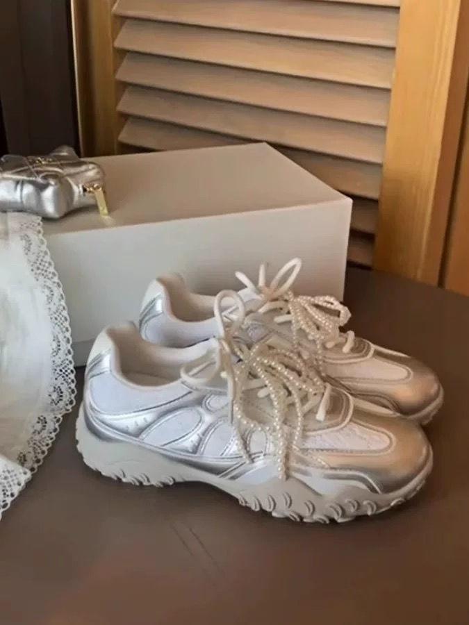

Forrest Gump shoes 2025 new fashion versatile comfortable pearl retro niche platform Korean version with skirt white shoes 35 серебряный