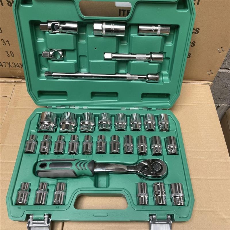 German 121-Piece Multi-Function Car Repair Socket & Ratchet Wrench Set