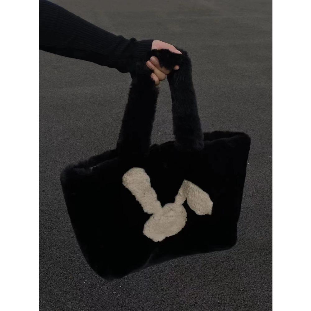 

Autumn and winter plush rabbit bag large-capacity commuter class bag 2023 new niche fashion portable shoulder bag women чорний