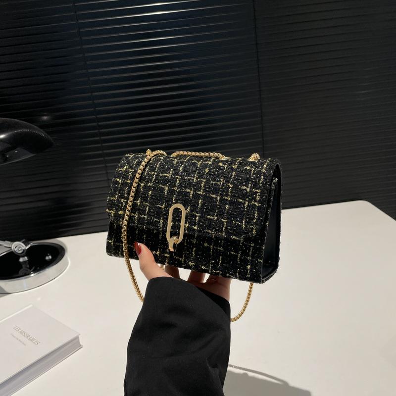 Bag women's 2025 new temperament small square bag fashionable versatile single shoulder portable baguette bag high value women's bag