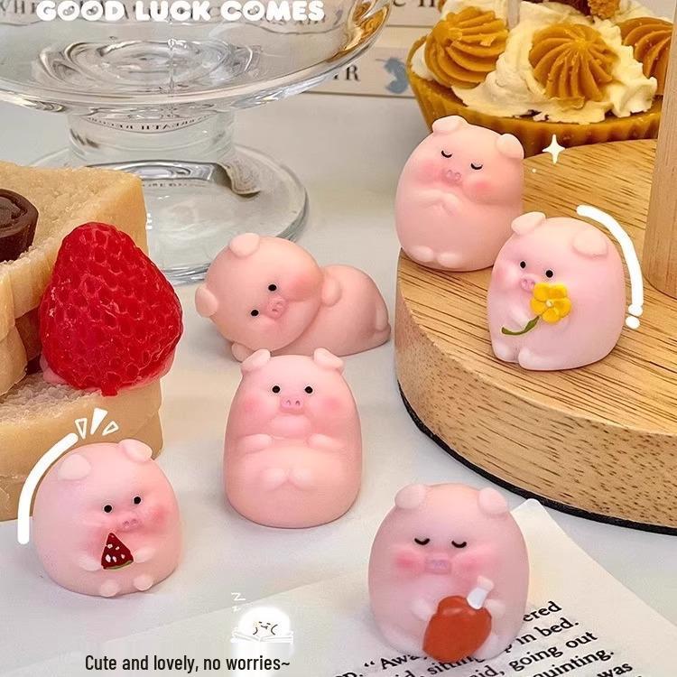 

Набор из 3 фигурок маленьких поросят для украшения офисного стола или экрана компьютера