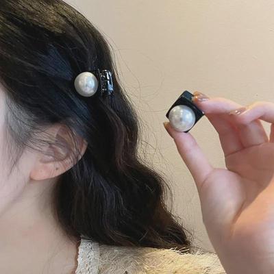 Perlenhaarnadel im Hepburn-Stil: Retro Französischer Hai-Clip für Damen-Pony, leichtes Luxus-Accessoire