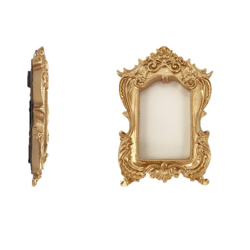 Victoria-Style Retro Resin Photo Frame Ornament - Light Luxury Badge Display Stand for Photo Props