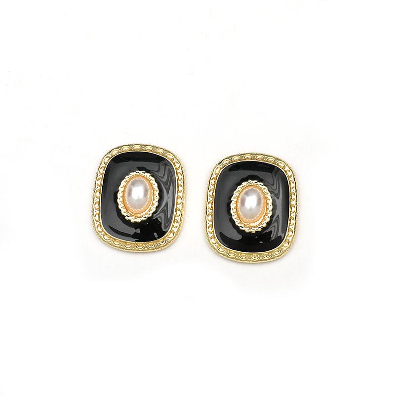 European American Trendy Square Geometric Pearl Earrings with High-End Oil Dropping Design