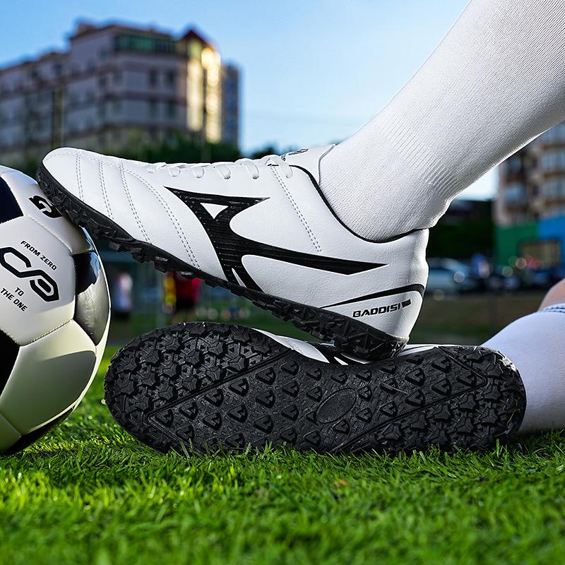 

New football shoes men s and women s flat youth fashion non-slip comfortable grass training shoes sports shoes spot 44