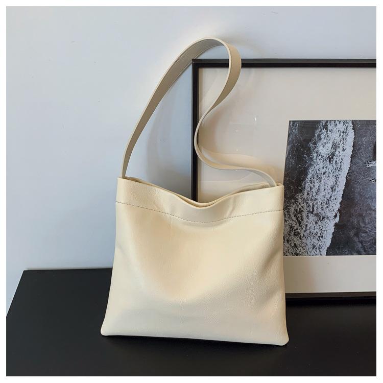 Large-capacity bag women's new simple and versatile shoulder messenger bag is now popular bucket bag