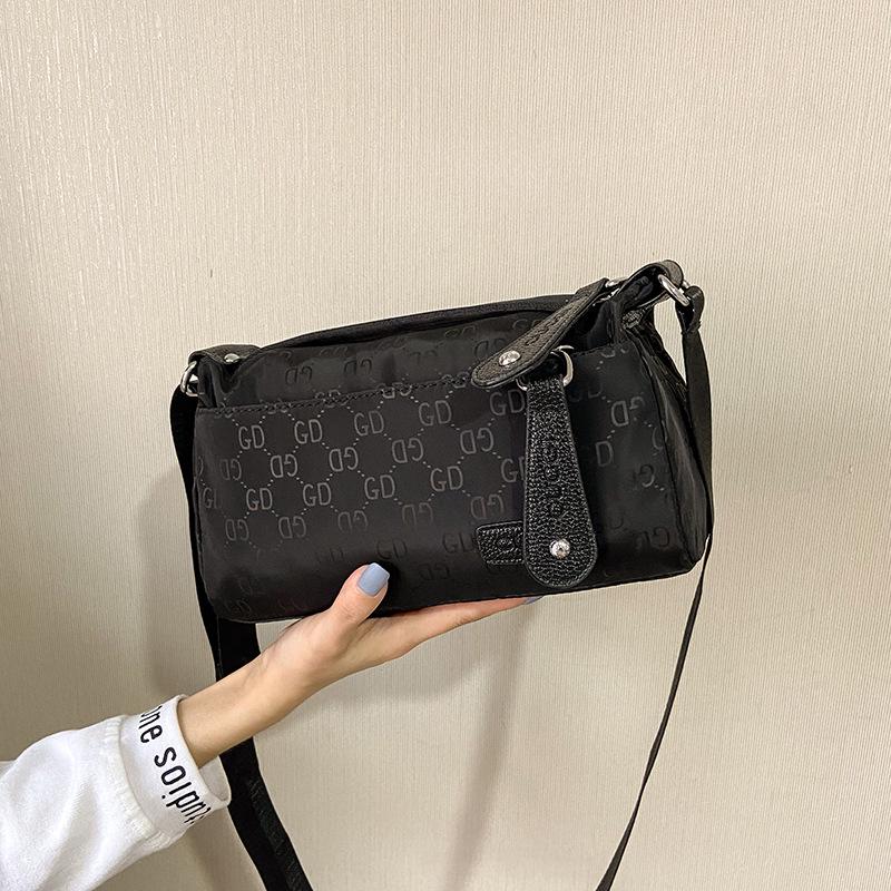 Wodoodporna damska torba typu cylindryczna z nylonu na ramię z 2023 r.