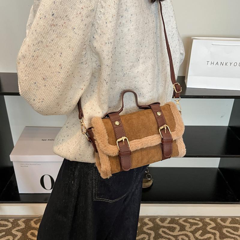 2025 new fashion trend handbag 2025 winter new foreign style plush small square bag shoulder bag