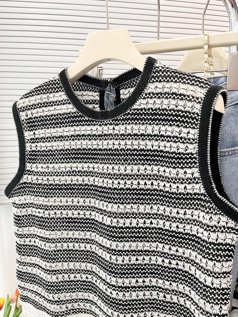 Korean Retro Hollow Sleeveless T-shirt with Tassel Hem - Summer 2024 Women's Western-Style Top
