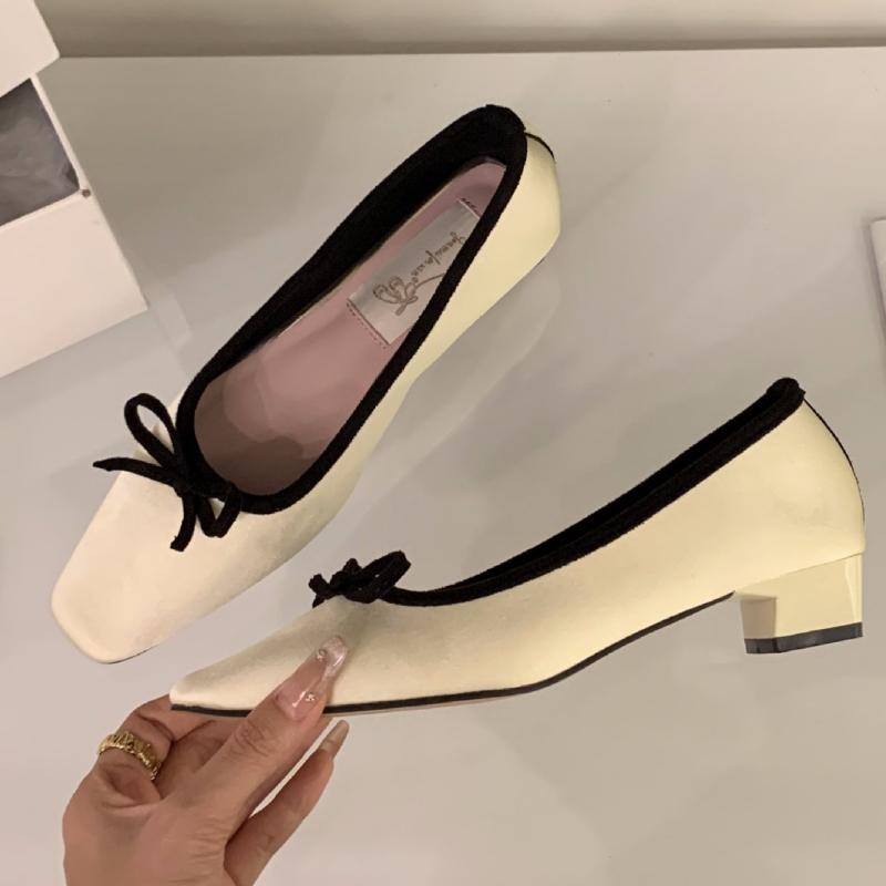 Scarpe Piatte da Donna Rotonde in Raso con Fiocco Design Vintage di Marca Tacco Aperto Dolci per Festa Moda Tacco Quadrato Mocassini da Donna