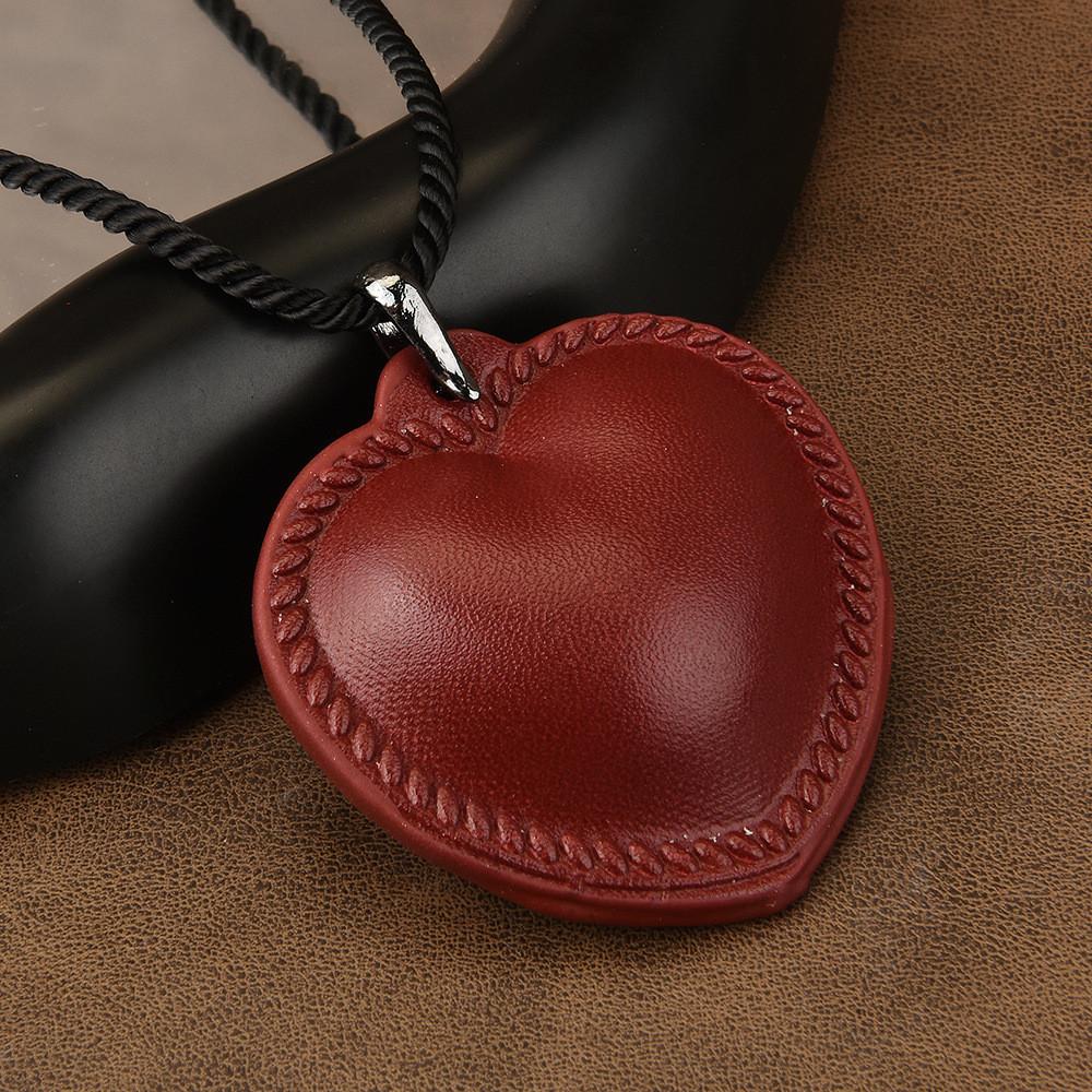 Fashionable Heart Shaped Choker Necklace In Leather For Unisex Wear Casual