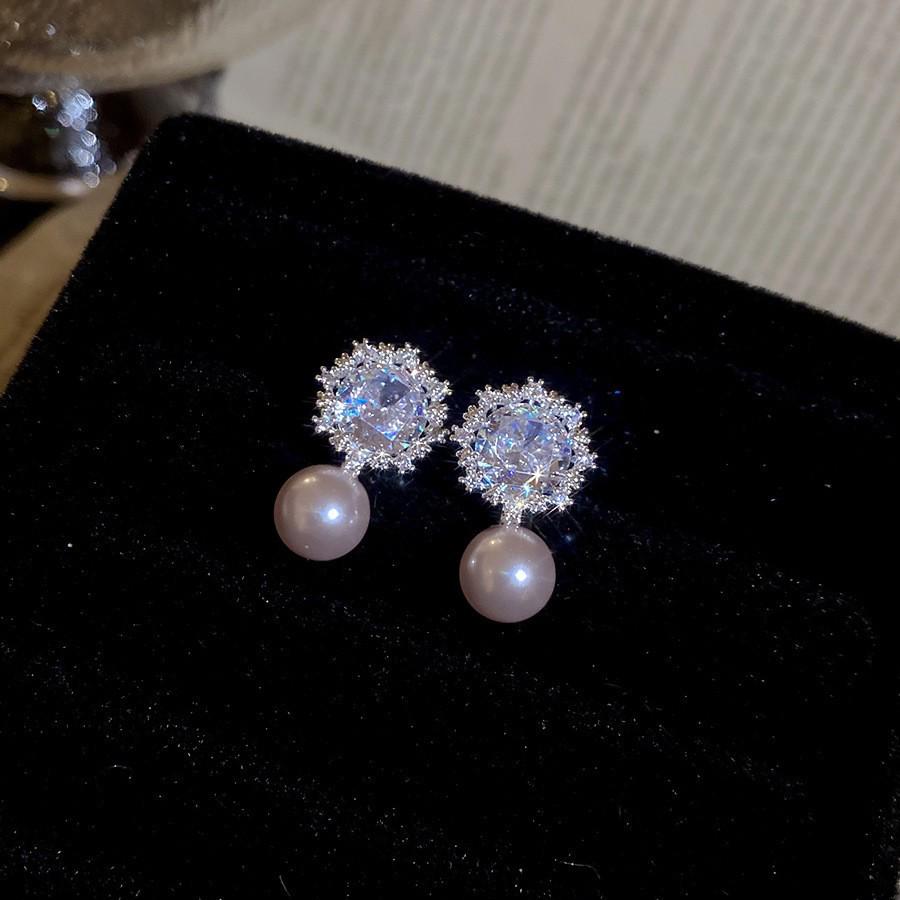 Silver Needle Pink Cubic Zirconia Flower Stud Earrings – Elegant & Delicate Accessories for Women.