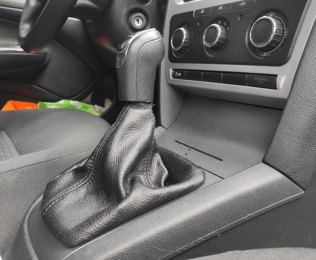

Шкіряний чохол КПП для Skoda Octavia II A5 2010-2013 рр.