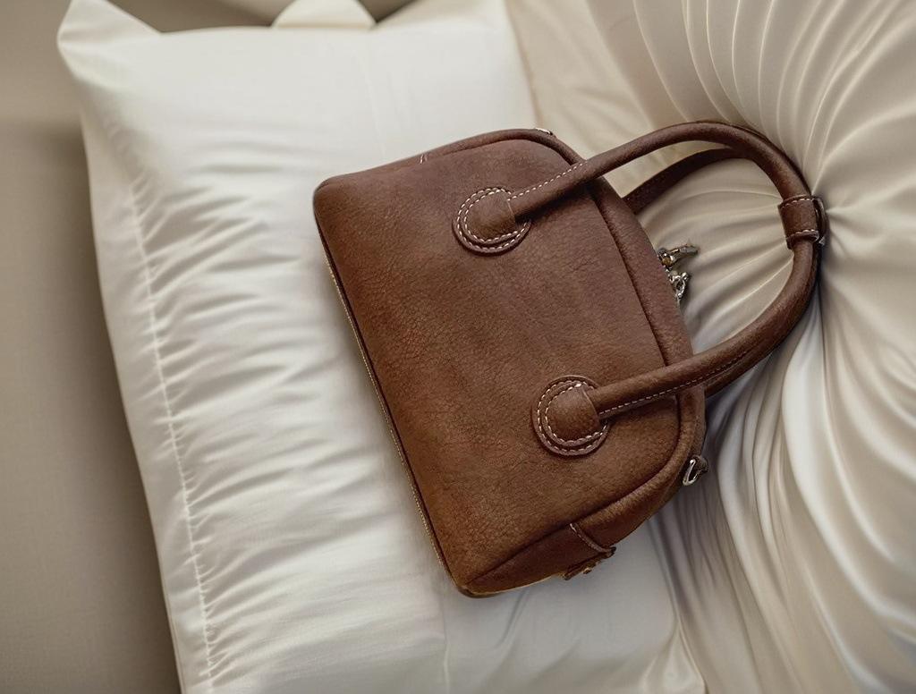 

Сумка-подушка Western Hotel, женская, 2024 года, новая, маленькая, сумка на одно плечо, сумка через плечо