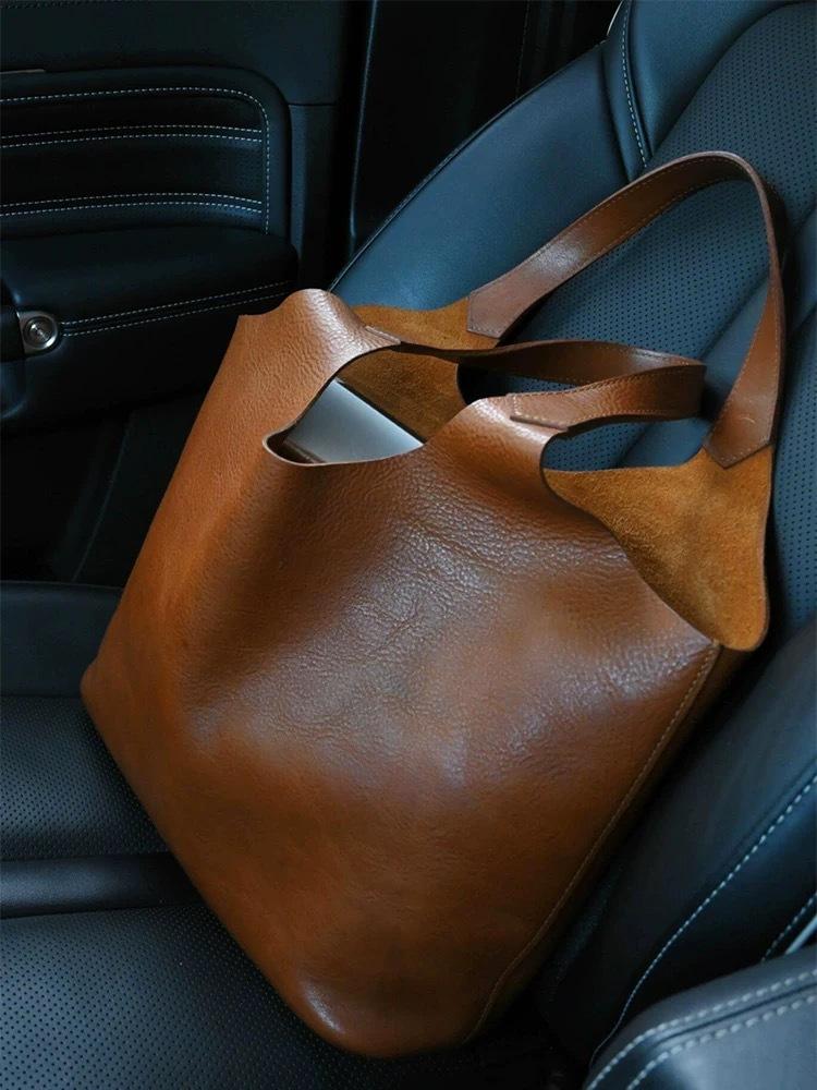 

Large Capacity Tote Bag, New Light Luxury, Niche High-end Feel, Hand-held Bill of Lading, Shoulder and Armpit Bag світло-коричневого кольору