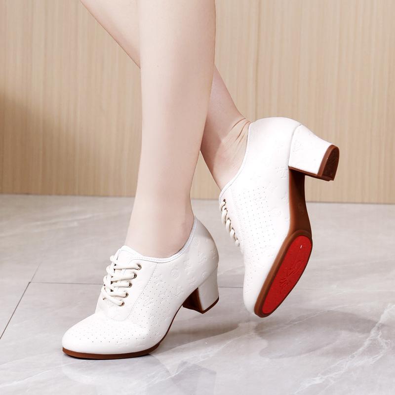 

Женские туфли для латинских танцев из натуральной кожи, квадратные спортивные туфли с мягкой подошвой, танцевальные женские кроссовки, дышащая обувь для бальных танцев 34