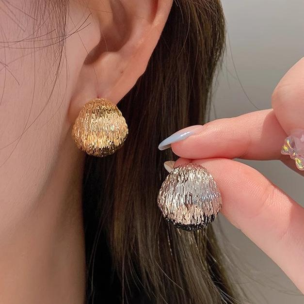 Retro Personality Glossy Spherical Earrings Temperament Earrings Female Niche Design Sense of Senior Light Luxury Earrings Tide Ladies Jewelry