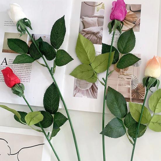 Künstliche Rosenknospen mit langem Stiel 45 cm Kunstseide Realistische Rose mit Blättern für DIY-Sträuße Hochzeitsfeier