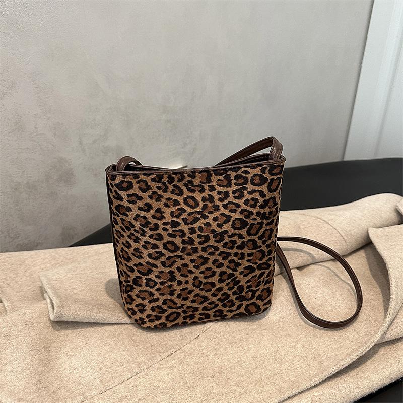 Autumn Niche Retro Suede Leopard Print Bag Women's New Fashion Underarm Bag Simple Large-capacity Bag